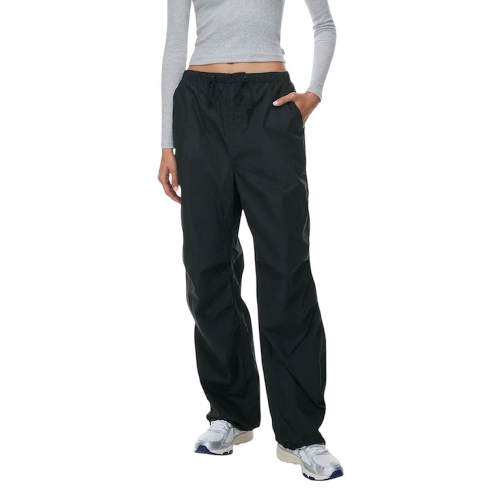 TNA‎ Aritzia Black Parachute Pants Size Medium